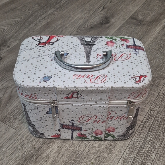 Paris Themed Makeup Case - Picture 6 of 7